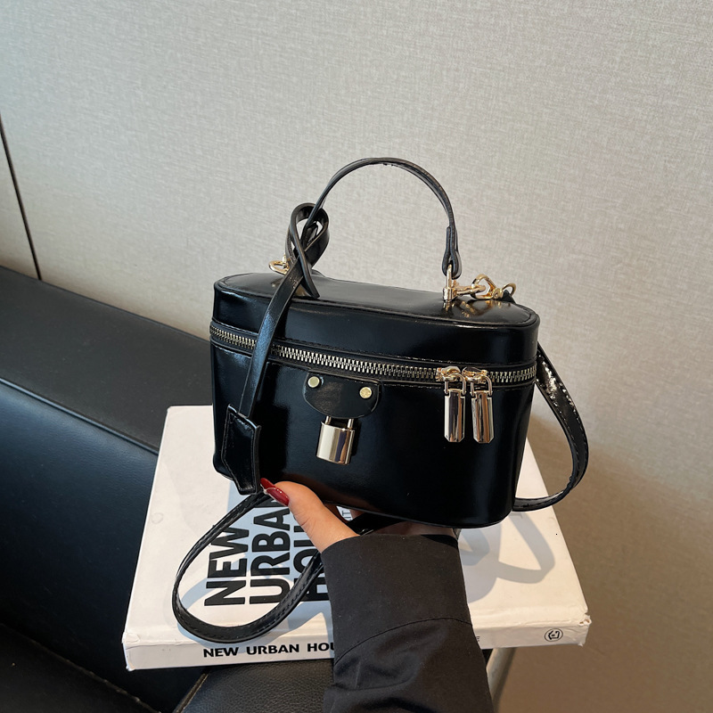 Women's Fashion Makeup Bag Free Shipping Designer Luxury Korean Elegant Small Square Bag New Commuter Shoulder Bag Casual Mini Handbag