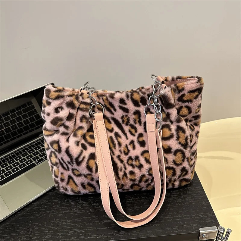 Vintage Leopard Ladies Plush Tote Bags Large Capacity Portable Womens Faux Fur Shoulder Bag Furry Casual College Girls Handbags 250801