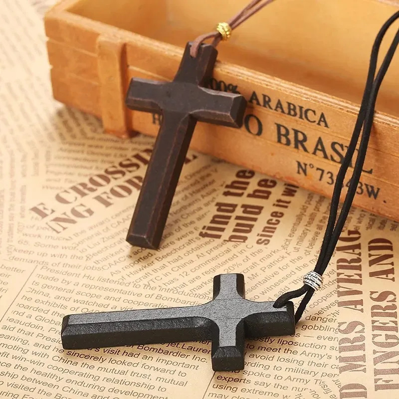 Fashion Cross Wooden Pendant Mens and Womens Necklace Black Brown Sweater Chain Rope Religious Neutral Jewelry Accessories 250804