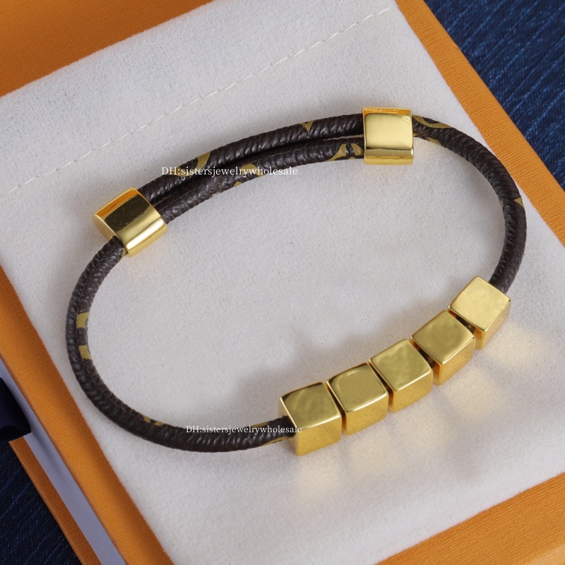 Bracelet designer bracelet leather bracelet vintage letter bracelet for women men high quality heart charm bracelets flower rings luxury jewelry gif