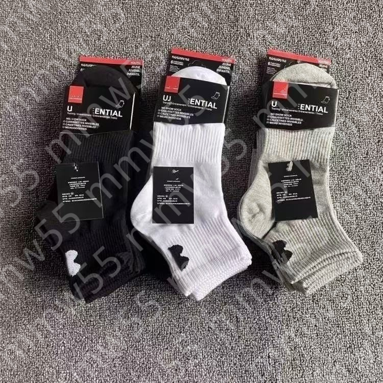 Four seasons style socks, a trendy brand of solid black, white and gray mid-calf sports socks, 6 pairs of cotton socks per card