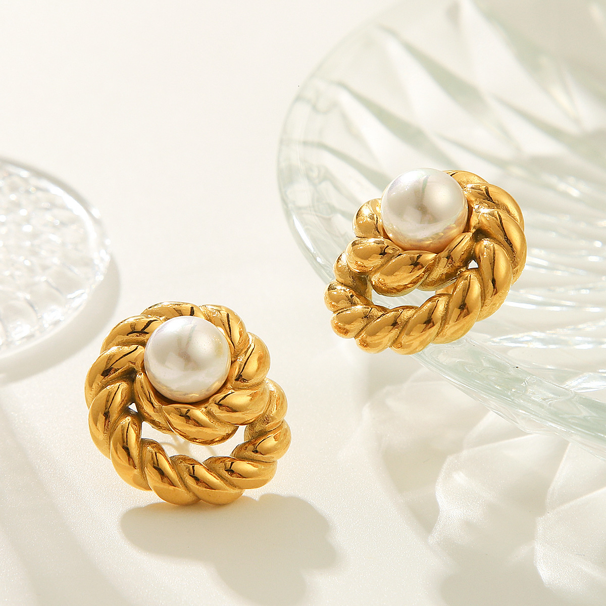 Free Shipping 2025 New Designer Jewelry American 18K Gold Stainless Steel Braided Pearl Earrings For Women, Light Luxury High-end Titanium Steel Ear