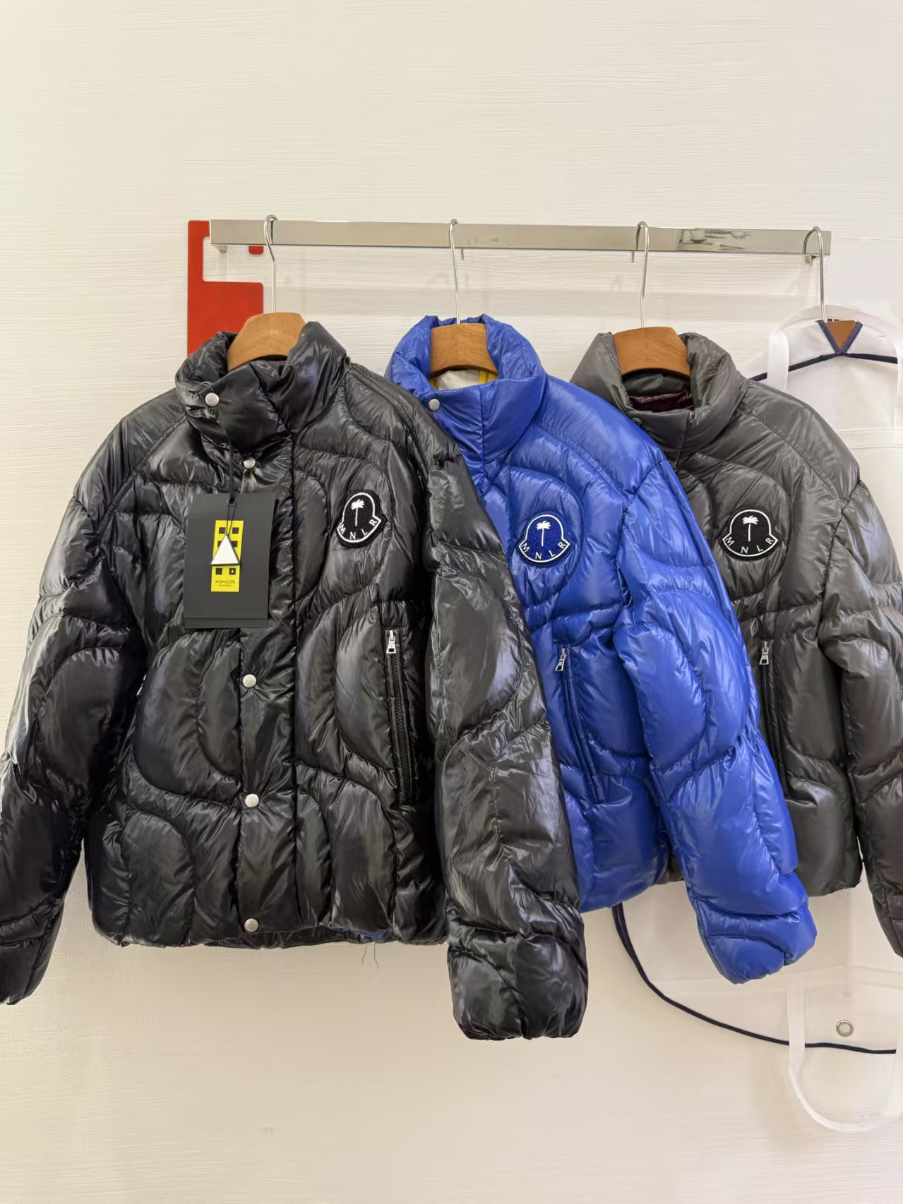 Reality pats the winter new high-end disposable down jacket to keep warm and men's and women's padded down jacket.