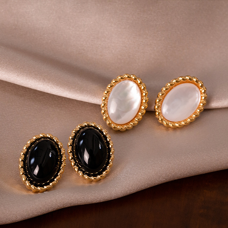 Free Shipping 2025 New Designer Jewelry Black Agate Oval Earrings For Women Vintage Style Light Luxury Elegant Earrings Silver Needle Ear Jewelry Wh