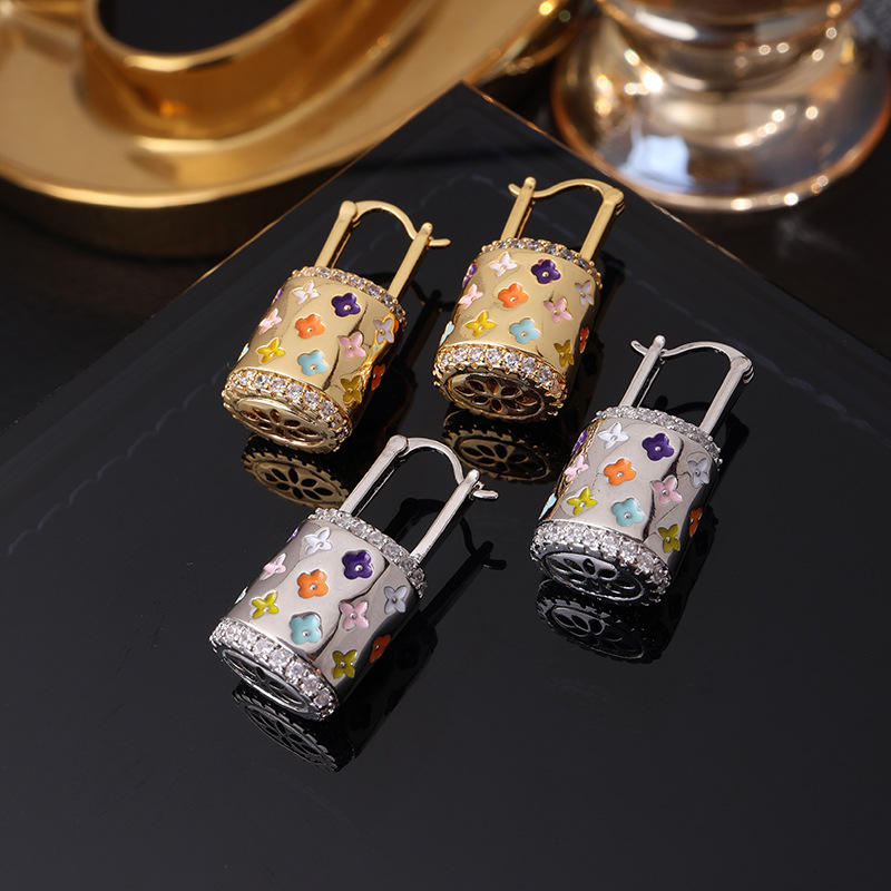 Bag earrings Clover earrings with Diamond Designer earrings vintage luxury Gift All match Elegant Stud Designer jewelry for women New Styles handbag
