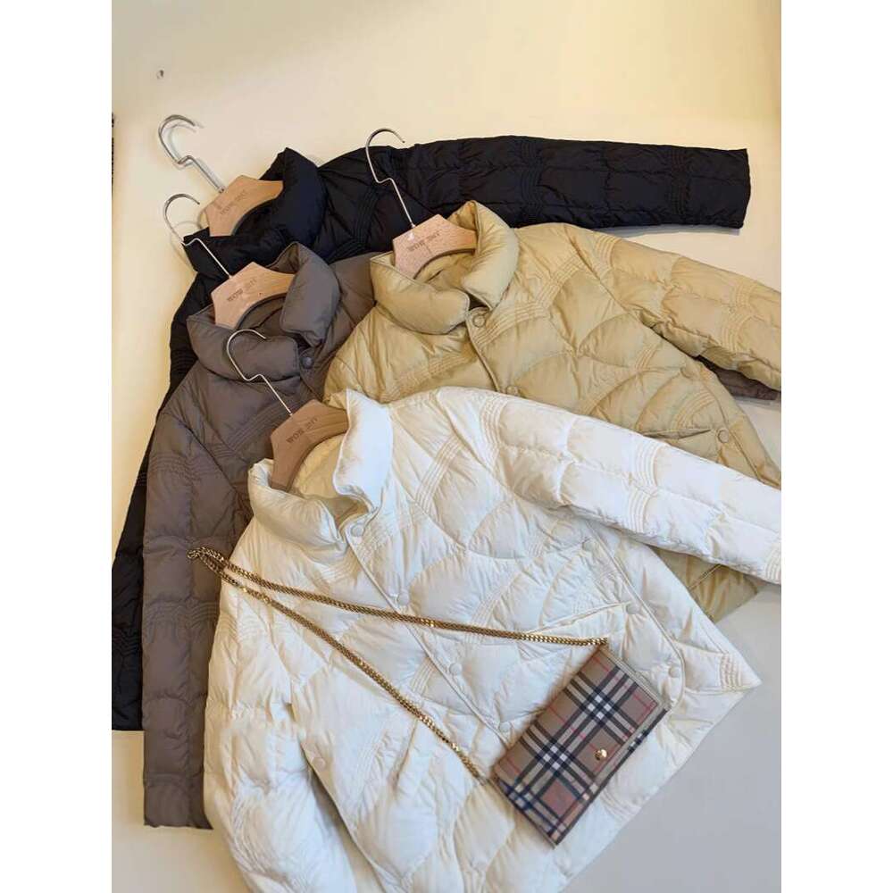 Designer Clothing 2025 Autumn Winter Women Fashion Stand Collar Coat Ultra Light 90% White Duck Down Jacket Windproof Female Feather Puffer Parkas