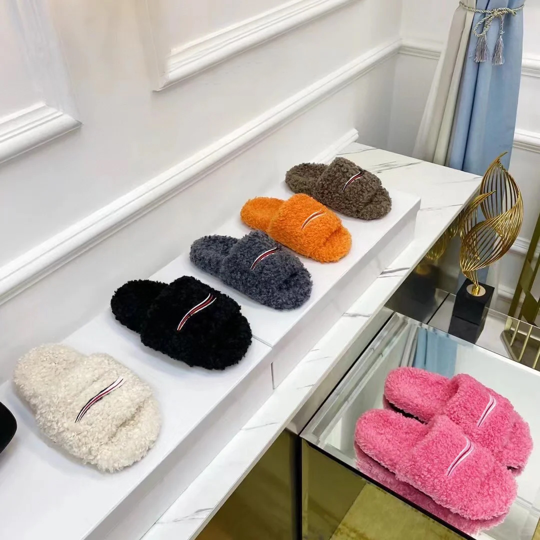Slides Paris Designer men women Slippers Ladies Wool Winter Fur Fluffy Furry Warm Letters Sandals Comfortable Fuzzy Girl Flip Flop Slipper 555AAA