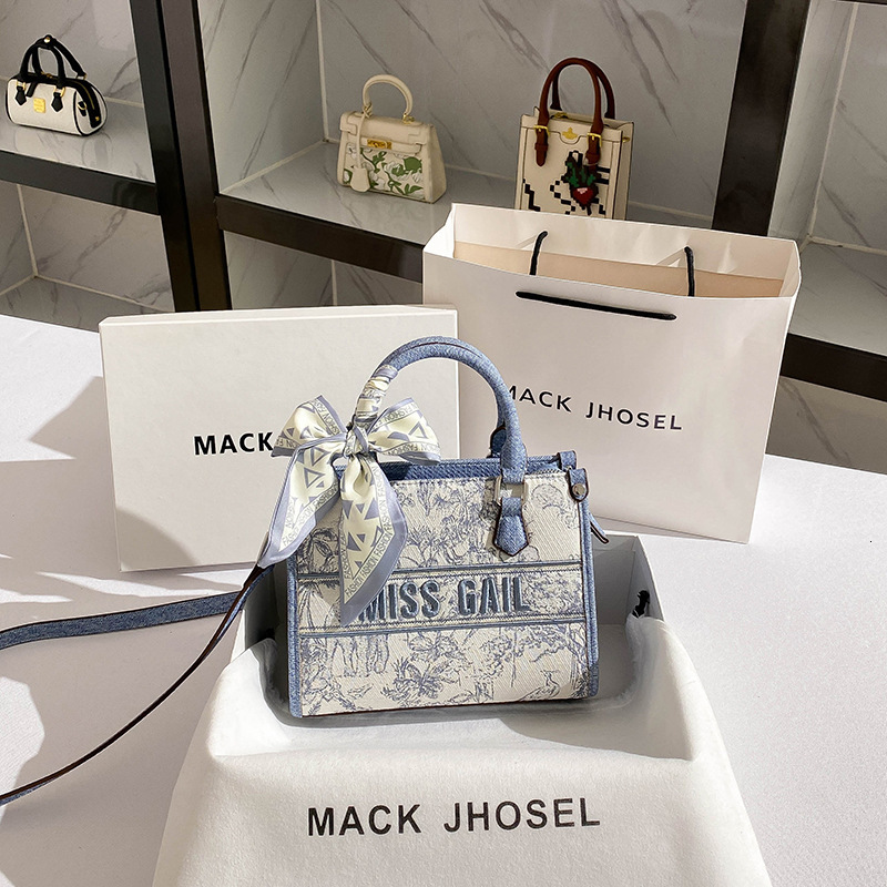 Free Shipping Designer Luxurynew Chinese Style Embroidered Tote Bag New High-end Commuting Handbag Casual Shopping Bag Fashion Single Shoulder Cross