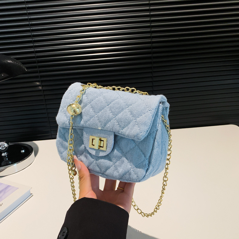 Free Shipping Designer Luxury New Fashion Solid Color Embroidered Texture Stylish Quilted Chain Small Gold Ball Single Shoulder Crossbody Small Squa