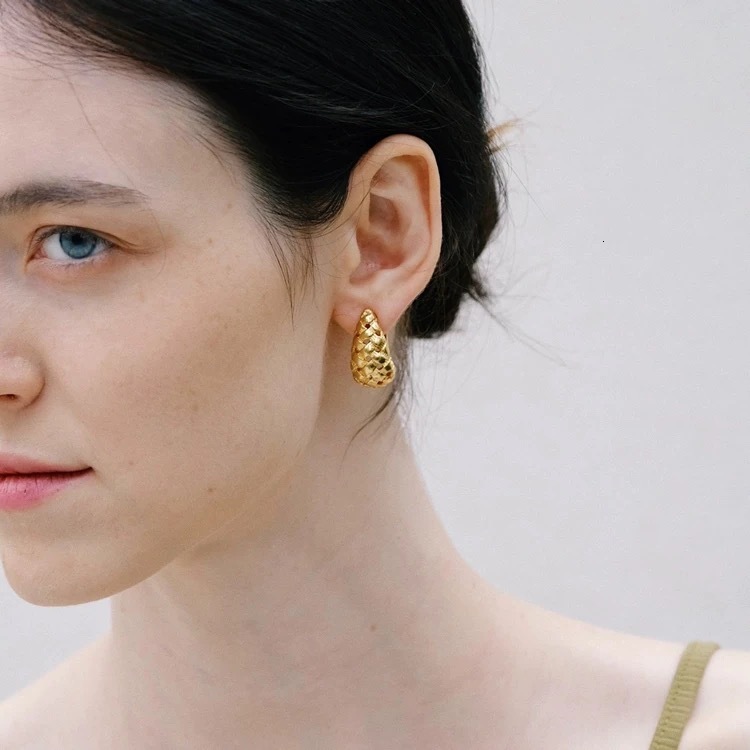 Free Shipping 2025 New Designer Jewelry Exaggerated Pinecone Earrings From America Light Luxury High-end Vintage Ethnic Style Hollow Egg-shaped Earr