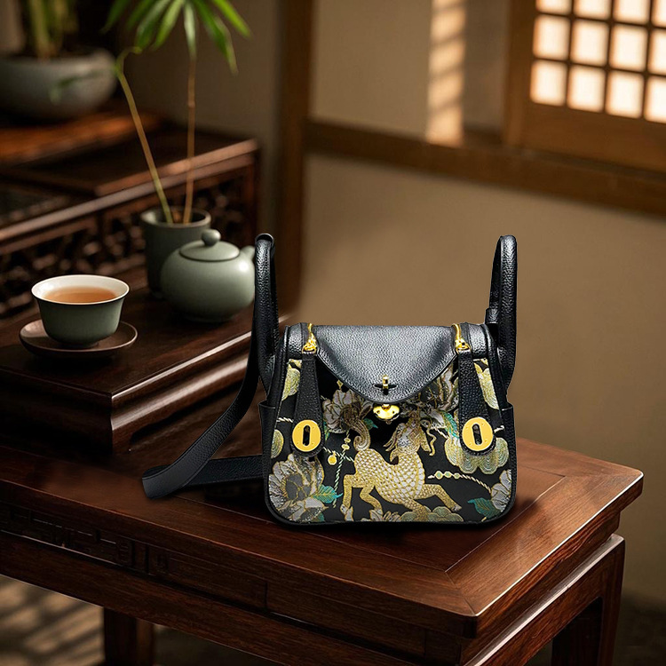 Free Shipping Designer Luxury New Chinese Embroidered Shoulder Bag New High-end Pillow Bag Fashionable Mini Handbag Casual Makeup Bag