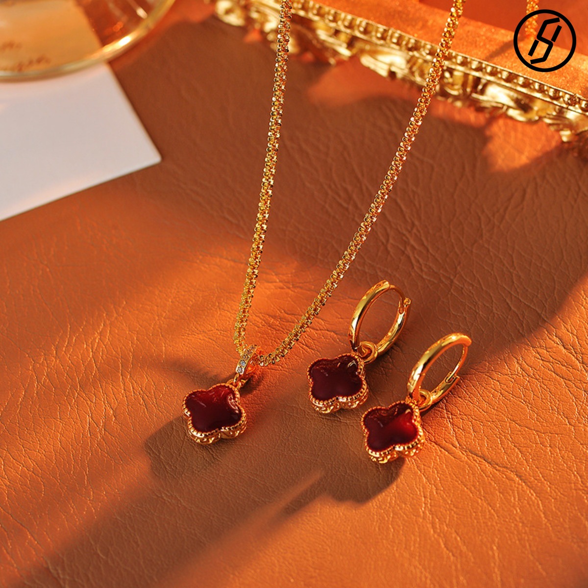 2025 New Red Double-sided Natural Shell Four-leaf Clover Necklace for Women Sweater Chain Designer Necklace for Women Original Jewelry