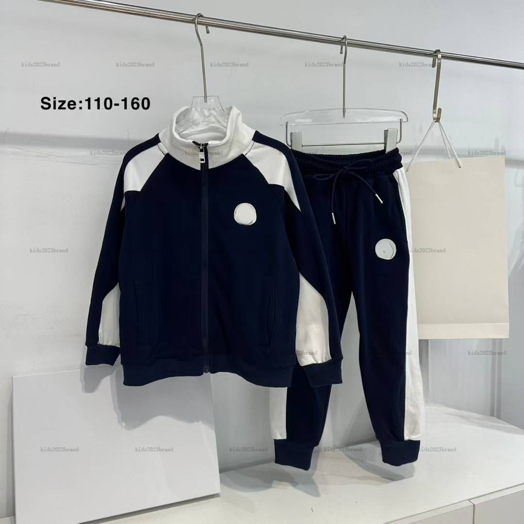 New baby coat suits Two-color combination Tracksuits Autumn two-piece sets Kids designer Clothes hooded jacket and pants A945X26N000