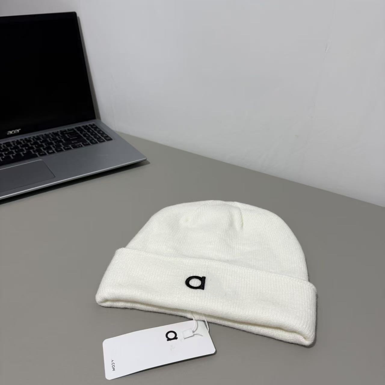 designer hat designer beanie Hot-selling warm yarn knitted hats for men and women, letter embroidered cold hats in autumn and winter designer cap be