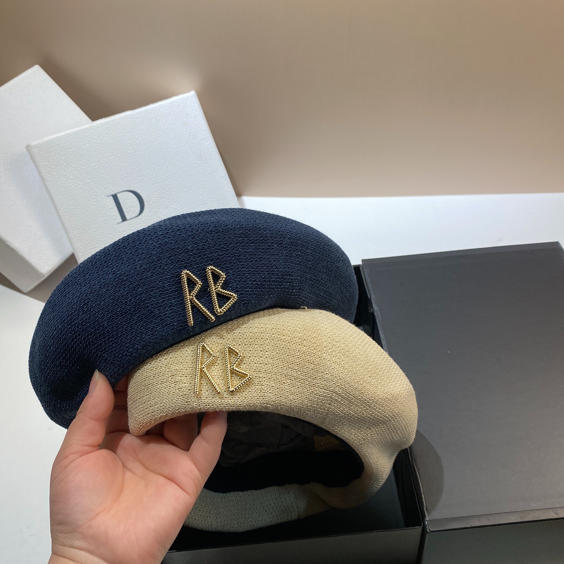 Embroidery Women's Designer Berets Alphabet Hats Lightweight Spring Summer New Fashionable Knitted Cap French Artist Style Fashion Street Tide