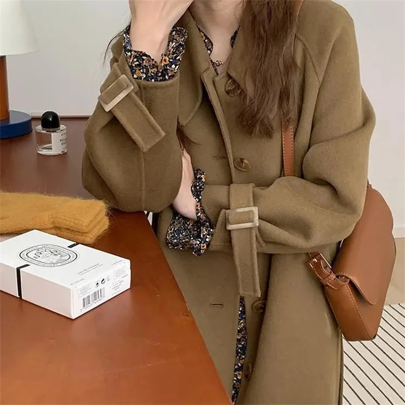 Womens Woolen Coat Medium Length Elegant Hepburn Style Small Size Outerwear Autumn Winter Seasonal Fashion 250805