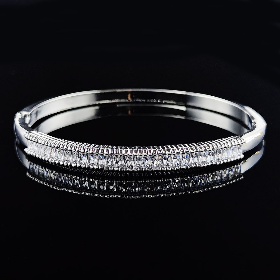 Designer Bangle Colored Rectangular Diamond Bracelet Compact Inlaid Zircon Silver Plated Brass Bracelet Lady Wedding Banquet Party Jewelry