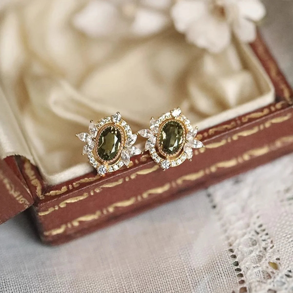 Victorian Era Vintage 925 Silver Natural Peridot Earrings Sparkling CZ Peridot Ear Stud Daily Party Jewelry Free Drop 250805