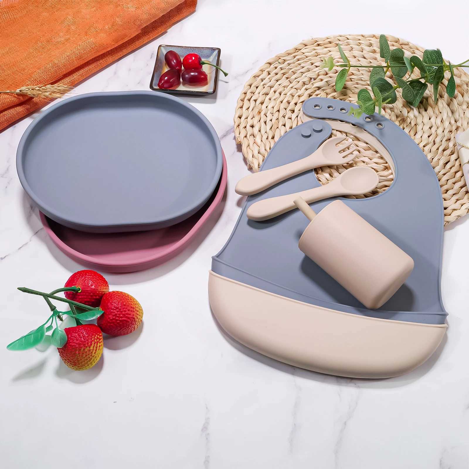 5-Piece Silicone Baby Tableware Set with Suction Cups Forks Spoons Bibs Straws Cups for Mother and Baby Supplies X250806