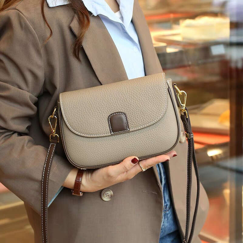 Women's 2025 New Cowhide Elegant Single Shoulder Crossbody Niche Commuter Versatile Lightweight Genuine Leather Small Square Bag