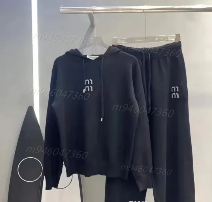 Womens Tracksuits 2025 Autumn Winter Designer New Letter Embossed Hot Diamond Hoodie Knitted Sweater Loose Casual Hoodie Base Sweater Set 4 Colors