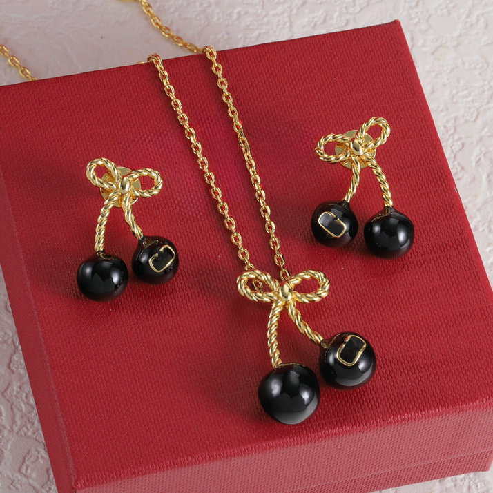 With Free Color dust bag Designer Black Enamel Crytal Cherry Stud earrings Necklace Set Gold Plated Letter Stamps Jewelries wedding gift