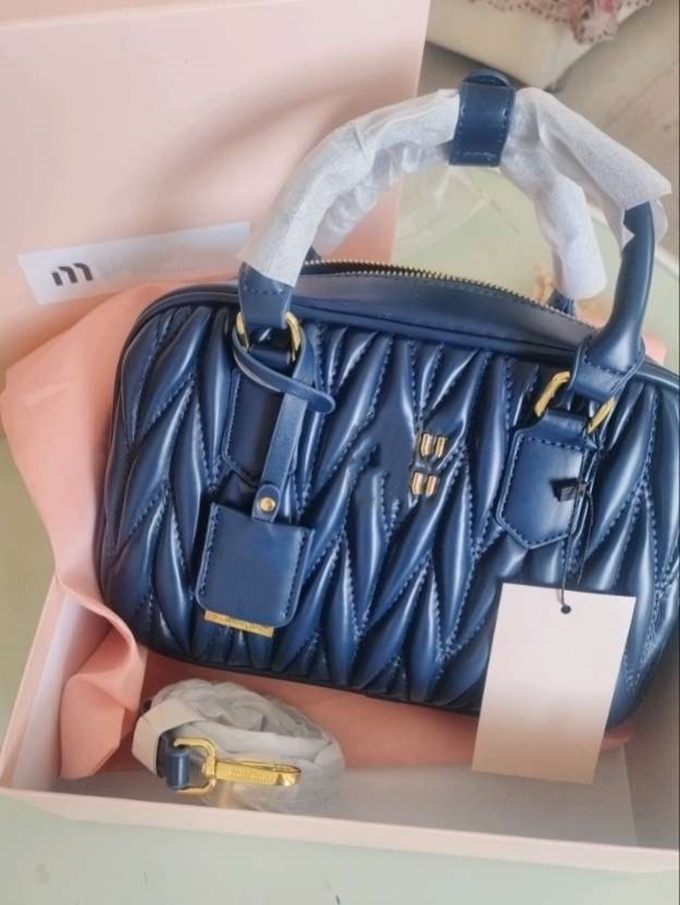 designer bag Horizontal full category bowling bag Macaron color pleated crossbody bag Fashion all-in-one handbag Patent Leather sunglasses Fashion B
