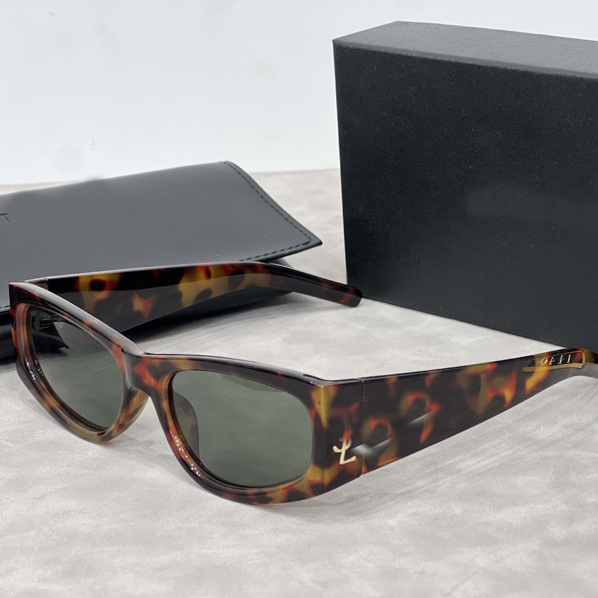 Designer Sunglasses for women Fashion Attitude UV400 Protection Lens Square Full Frame Gold Color Plated Side Logo Gold Sunglasses