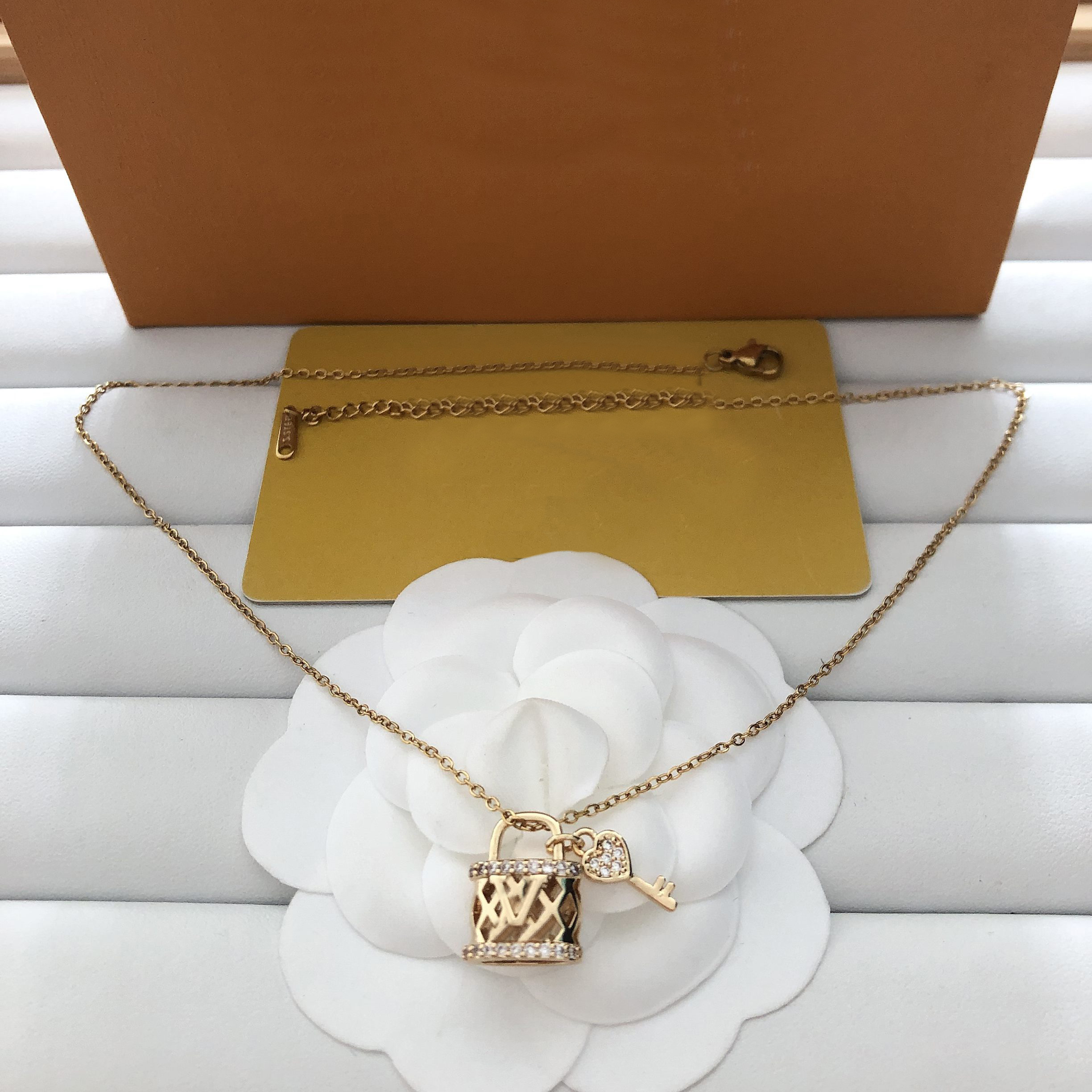 Colliers pendentif ton or avec strass matelassé serrure coeur clés charmes accessoire cadeau quotidien élégant pour ses bijoux délicats et de lux