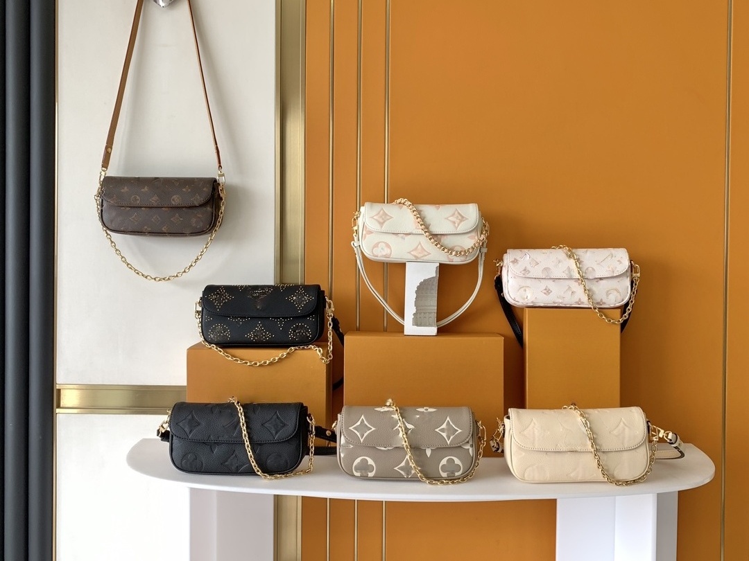 2025 New Spring Bea Shopping Bag with Insert Buckle Large Capacity Mom's Handbag, Suitable for Women's Bags