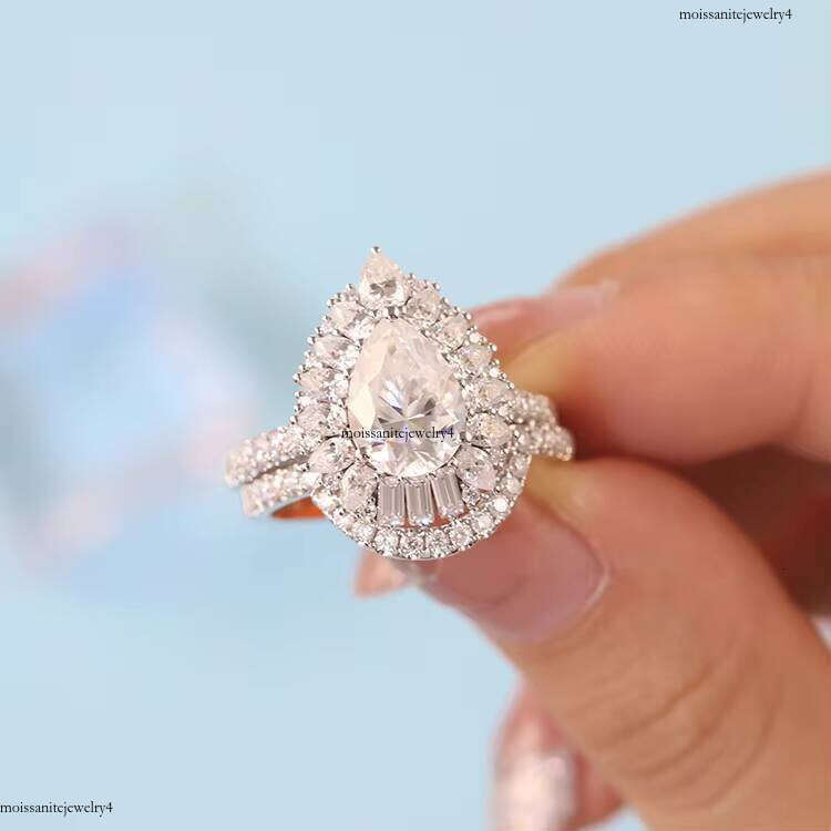 Custom High Jewelry Women Dia 2 ct Pear Cut VVS 14K Gold Moissanite Engagement Wedding Ring Set