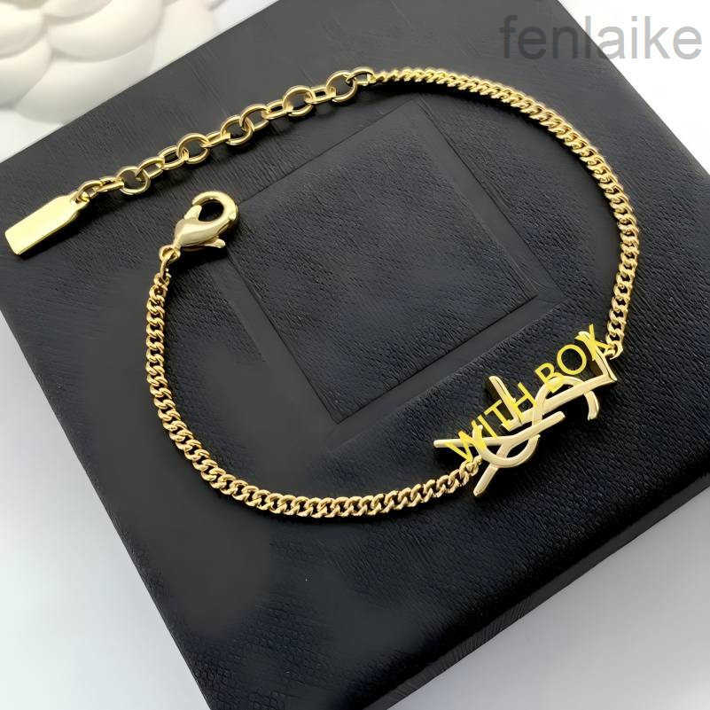 Luxury Original Designer Girls Boys Boys Bracelets Bracelets à charme mince élégant 18 km en or Silver Boucles d'oreilles Colliers Y Branded Grav