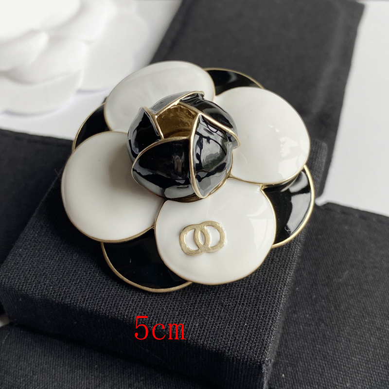 Brooches Shield-shape Brooch Designer Letter Pins Brooch Men Gold Tone Brooches Women's Pins Suit Pin Jewelry Clothing Decoration High-Quality