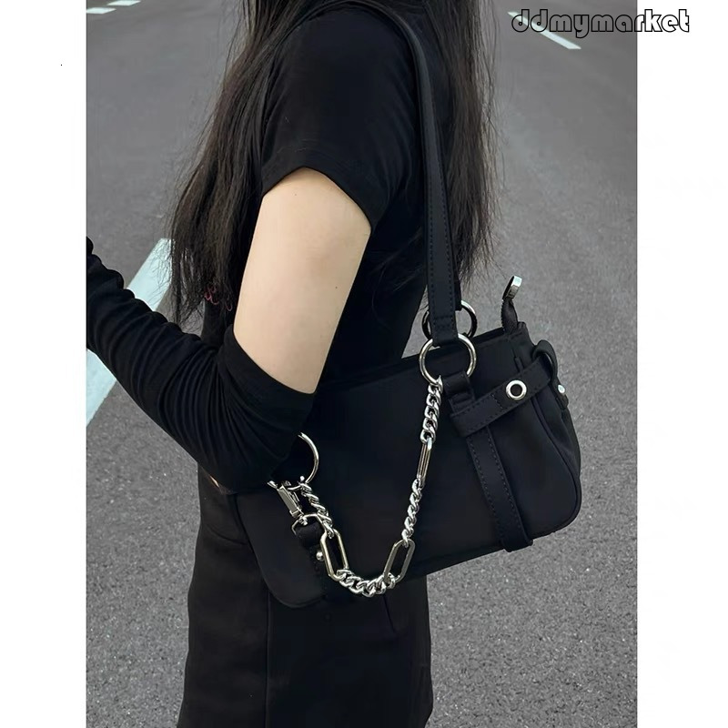 DdmyMarket Cool et une nouvelle chaîne unique pour les filles, sac à main de moto avec une sensation haut de gamme, sac à main épaule unique