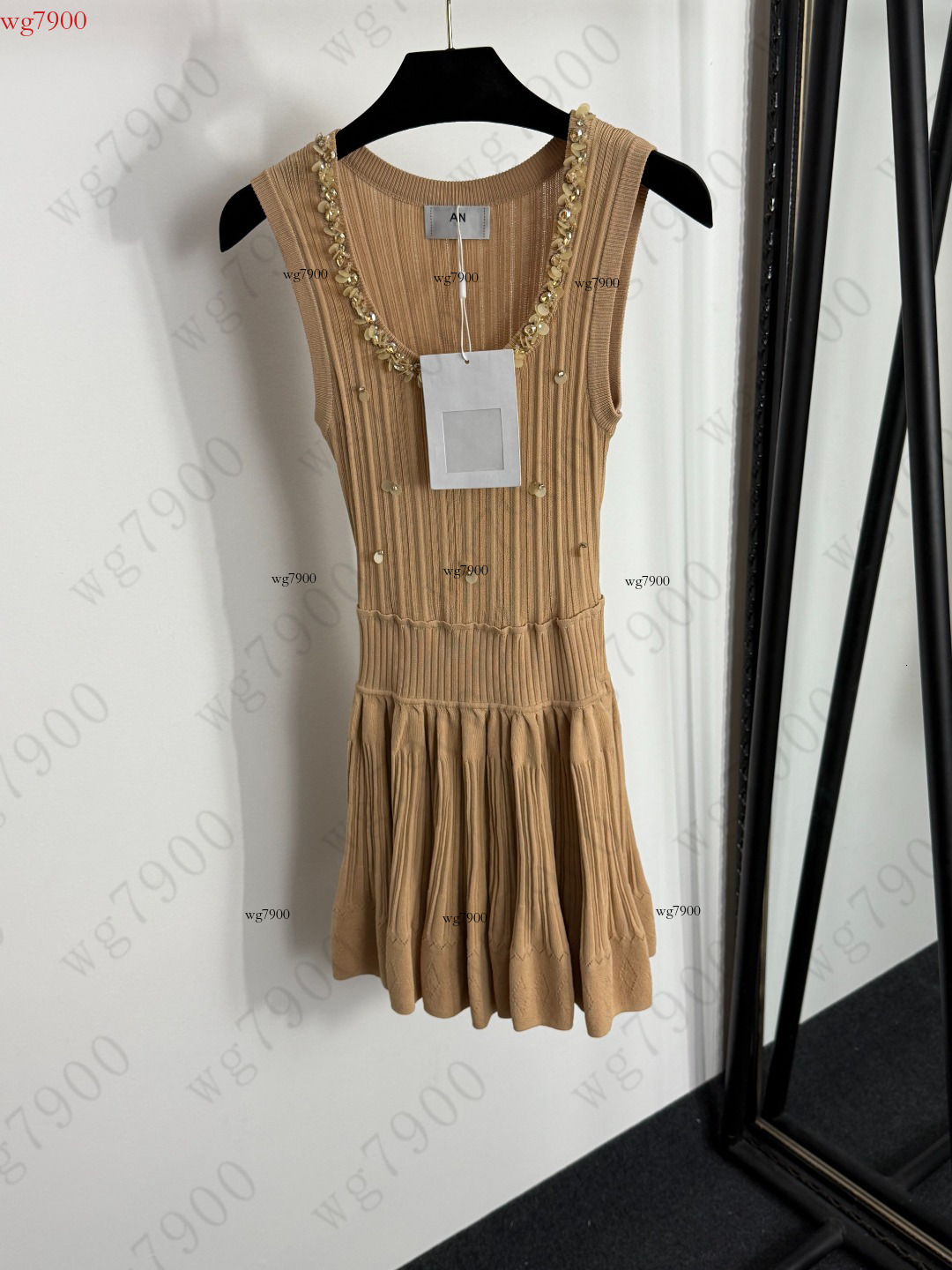 Women's New Knitted Dress Designer Sleeveless Round Neck Knee-Length Large Hem High-Quality Comfortable Fabric Solid Color Beaded Decoration