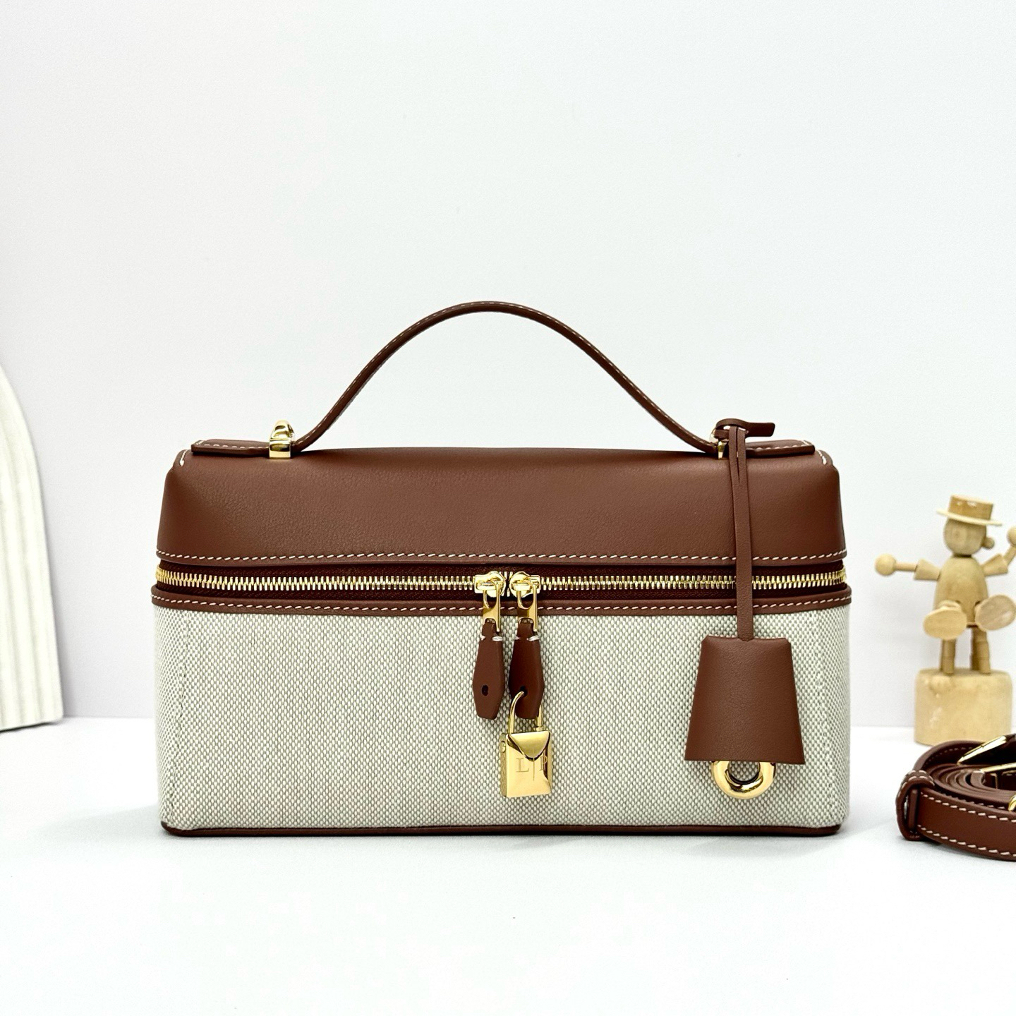 AAAAA SS159 L * SAC de créateur Luxury 2025 Nouveau Sac de boîte à lunch Retro Retro Cow Tobe Sac Cosmetic
