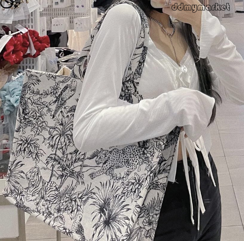 Ddmymarket 2025 New Jacquard Embroidered Canvas Tote Large Capacity Handbag Women's Handheld Shoulder Shopping Bag Trendy
