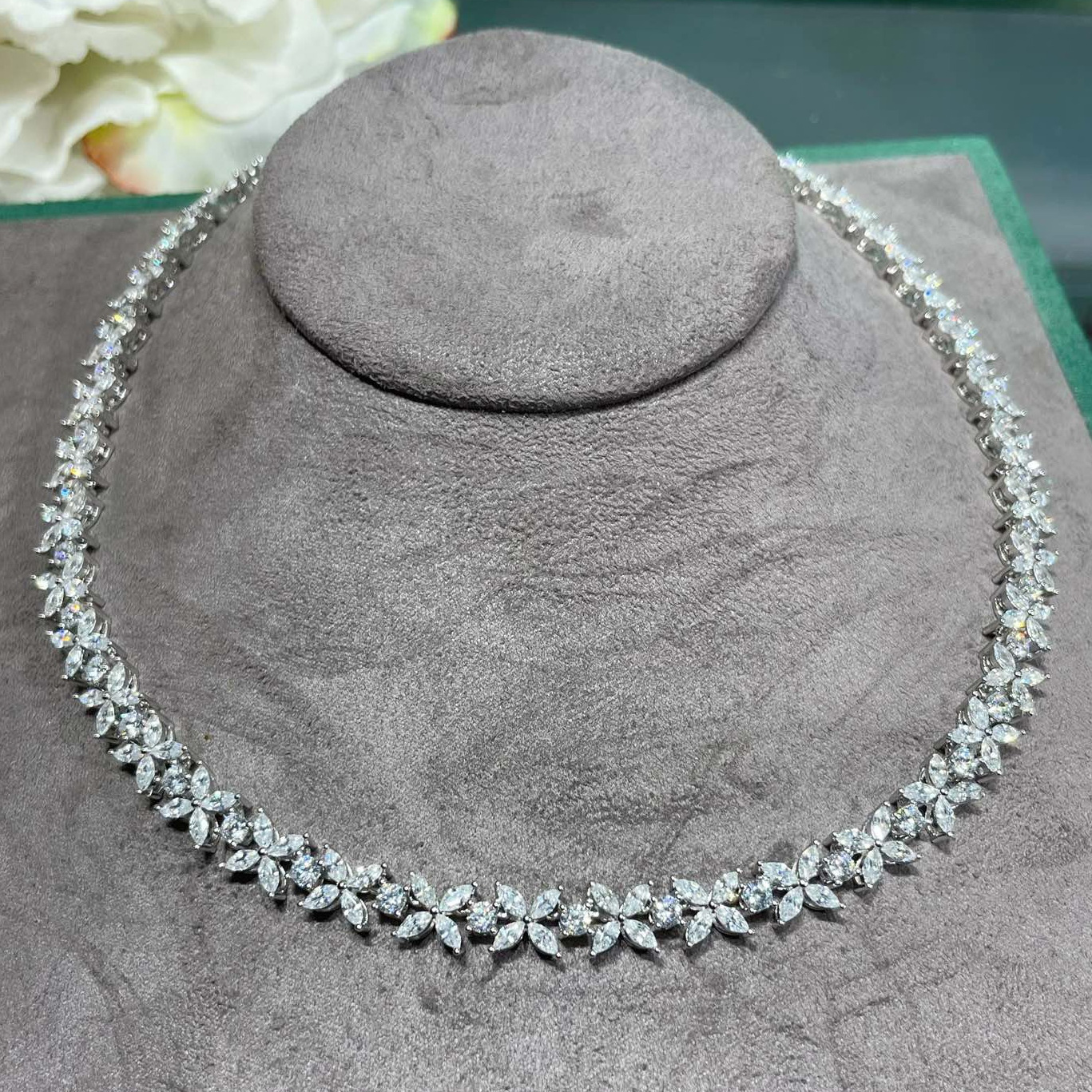 Designer Crystal 925 Bijoux en argent Set Top Qualité Collier Boucles d'oreilles Ne se fanent jamais mode cadeau d'anniversaire de style classiqu