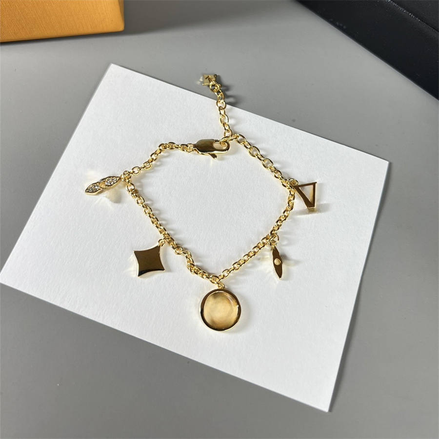 Designer Bracelet Elegan Braclet Chain Fashionable Floral Pattern Minimalist Bracelet Exquisite Special Full Diamonds Jewelry Top Quality Multipl