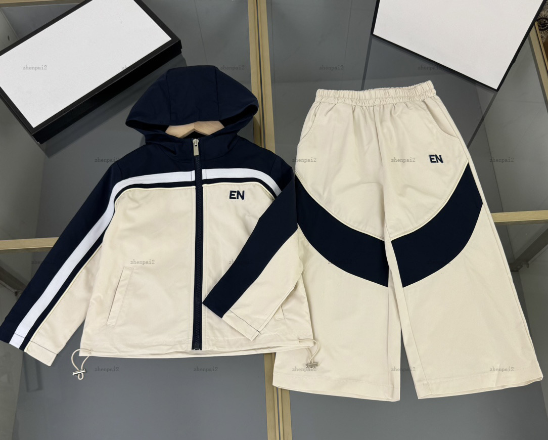 Luxury baby coat suits Autumn Tracksuits Kids designer Clothes jacket and Composite design pants A949X26N211