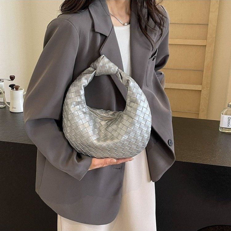 Large Capacity Women's Designer Dumpling Bag 2025 Niche Design High-end Woven Bag Dumpling Bag Armpit Outdoor Vacation Bag Wallet Dinner Bag