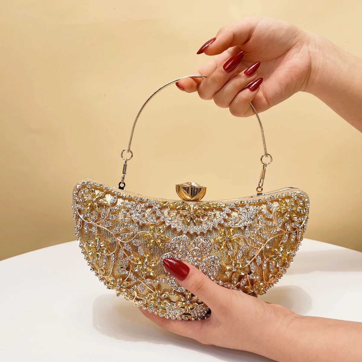 Moon Design Femmes Sacs d'emploi Socles strass creux de style cristal de couleur pourpre Sacs de soirée Lesdies acryliques en métal doré paillett