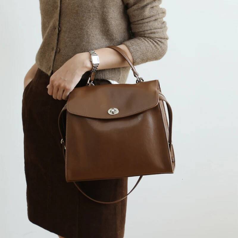 Brand Simple Versatile Genuine Leather Handbag Designer Large Capacity Commuter Backpack Lock Buckle Women's Tote Bag high-quality