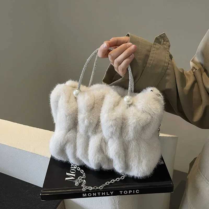 Sacs de soirée moelleux pour les femmes élégantes pour dîner en fourrure chaîne d'embrayage crossbody winter chaude sacs à main Z250815