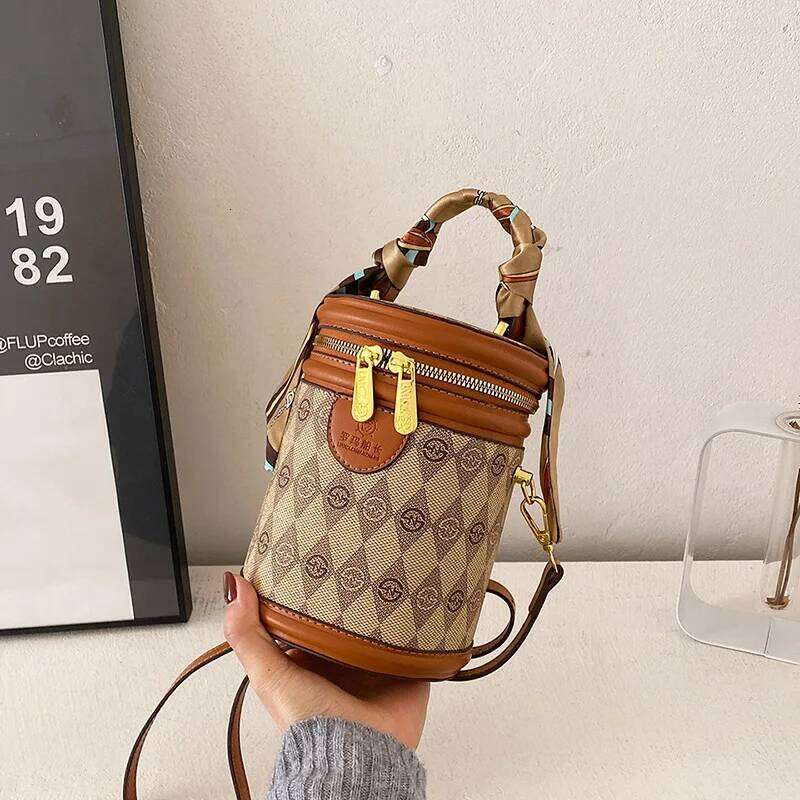 Hot Selling Stylish Cylinder Bucket Bag For Women Elegant Shoulder Crossbody Purse Vintage Inspired Tote Fashionable Versatile Handbag Designer Bags