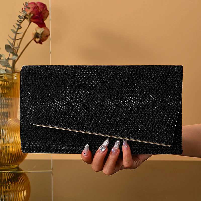 100% Authentic Product New Elegant Style PU Dinner Bag Simple With Chain Crossbody Dress Bag Fashion Envelope Evening Party Bag Bride Gift Bag Z2508
