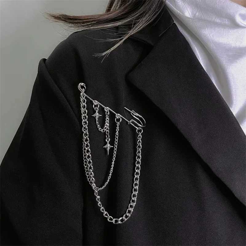 Korean Style Metal Butterfly Chain Brooch for Women Men Suit Decoration Tassel Chain Metal Beads Pin Cloth Jewelry Accessories XJ250815