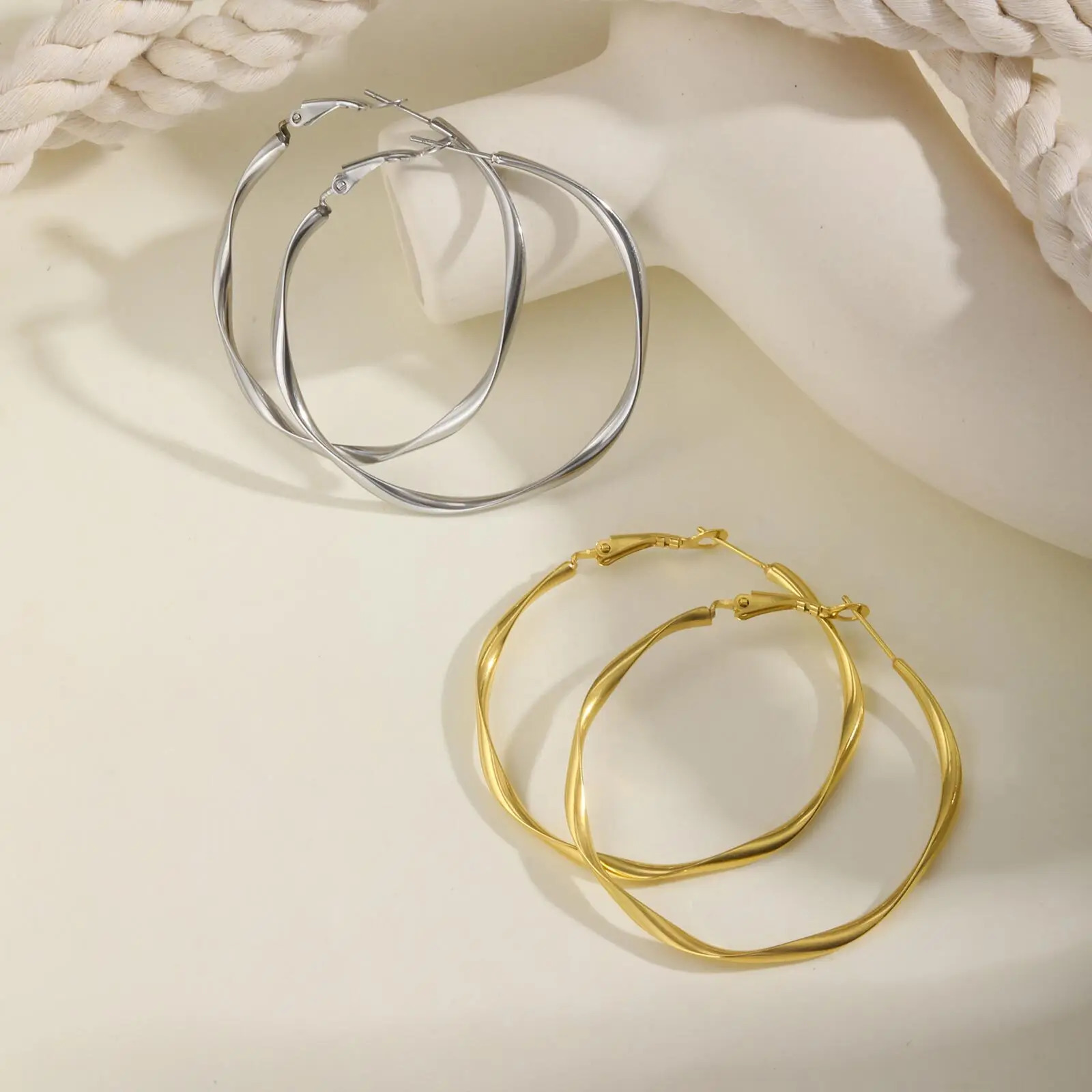 Vnox Trendy Large Hoop Earrings for Women Gold Color Earing Stainless Steel Circle Earrings Female Jewelry oorbellen 250813