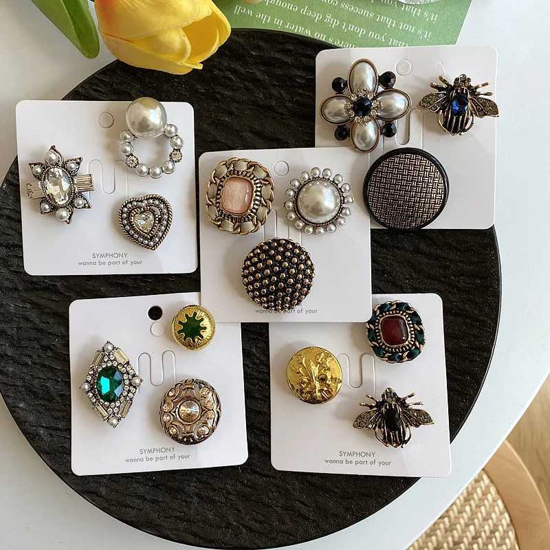 Nouvelle broche exquise ensemble élégant monocytane vintage baroque perles et accessoires de vêtements pour femmes badges épingles de boucle xj25