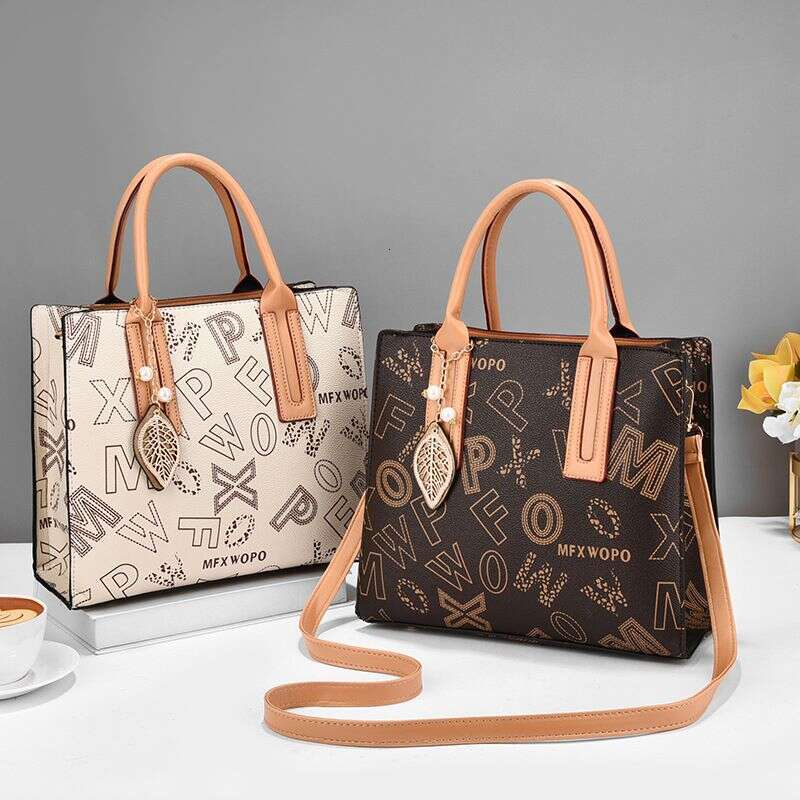 Versatile Fashion Handheld Women's 2024 New Temperament Commuter Tote Small and High Quality Shoulder Bag